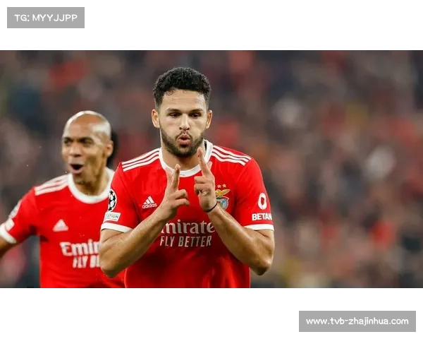 菲利克斯与科曼场边耳语,葡萄牙双子星默契引欢呼